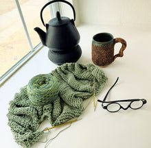 Load image into Gallery viewer, Finn shawl
