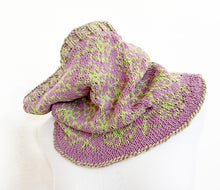Load image into Gallery viewer, Flowers abound cowl pattern - yarnz2GO.com
