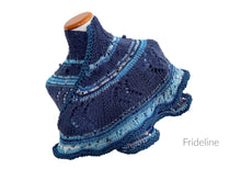 Load image into Gallery viewer, Frideline shawl
