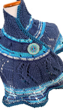 Load image into Gallery viewer, Frideline shawl
