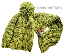 Load image into Gallery viewer, Knot and Twists cowl or Beanie
