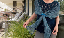 Load image into Gallery viewer, Lutz shawl sample
