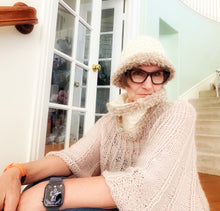 Load image into Gallery viewer, Faux Fur Cloche &amp; cowl
