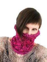 Load image into Gallery viewer, Wavy lace cowl
