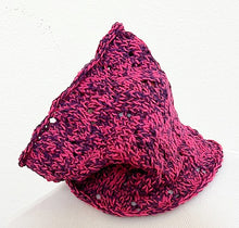 Load image into Gallery viewer, Wavy lace cowl
