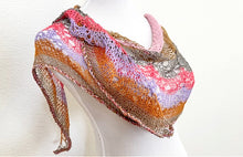 Load image into Gallery viewer, Zinnia pretty shawl
