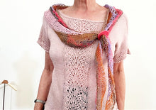 Load image into Gallery viewer, Zinnia pretty shawl
