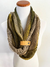 Load image into Gallery viewer, Paislee shawl
