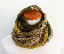 Load image into Gallery viewer, Paislee shawl
