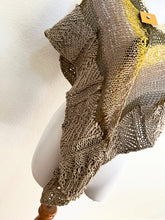 Load image into Gallery viewer, Paislee shawl
