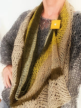 Load image into Gallery viewer, Paislee shawl
