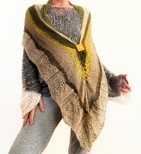 Load image into Gallery viewer, Paislee shawl
