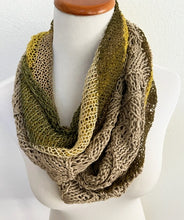 Load image into Gallery viewer, Paislee shawl
