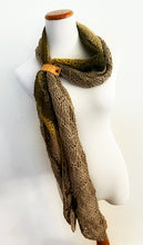 Load image into Gallery viewer, Paislee shawl
