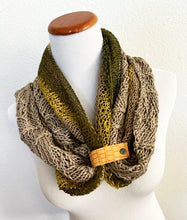 Load image into Gallery viewer, Paislee shawl
