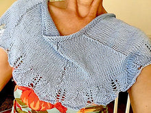 Load image into Gallery viewer, Soulip, a shawlette knit kit
